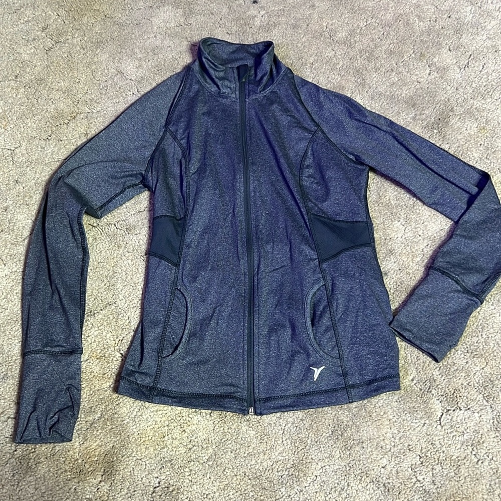 LN Old Navy Active zip top w/thumb holes size medium